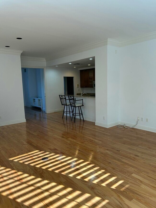 Building Photo - 11627 SE Florida Ave