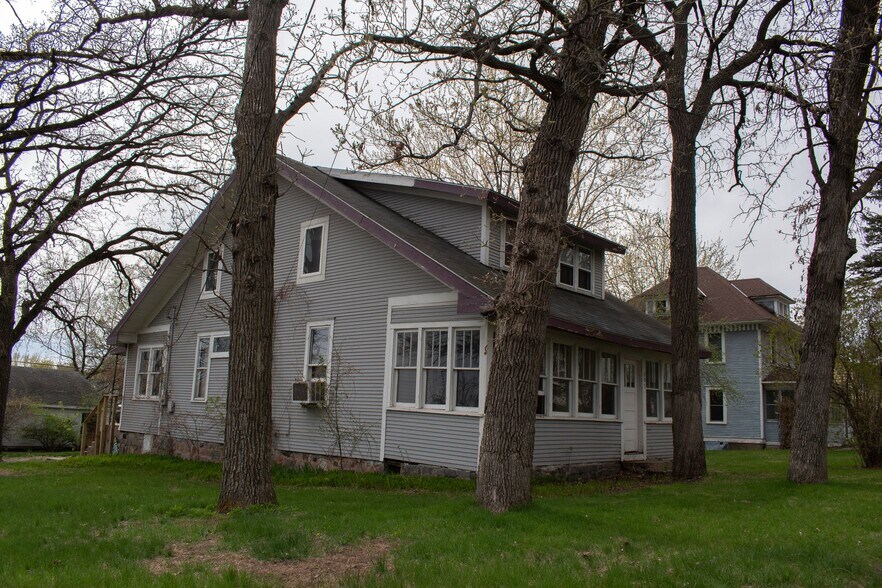 Primary Photo - 601 2nd Ave S
