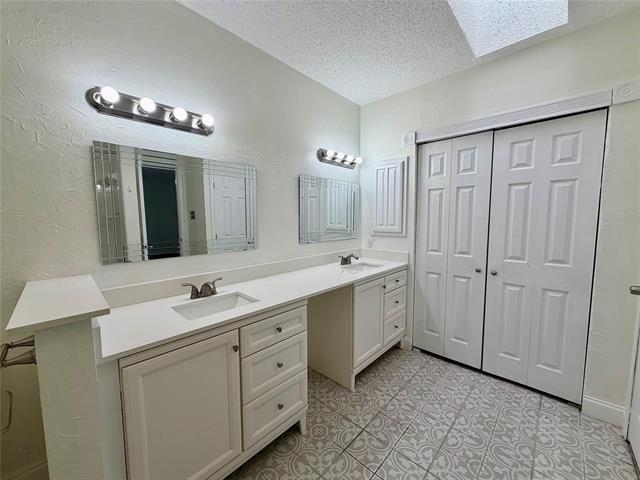 Building Photo - 6505 Hickock Dr
