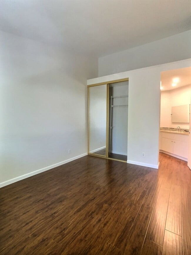 Building Photo - Updated 2 Bedroom /2 Bath Condo in New Hor...