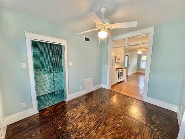 Building Photo - 2119 Avenue O 1/2