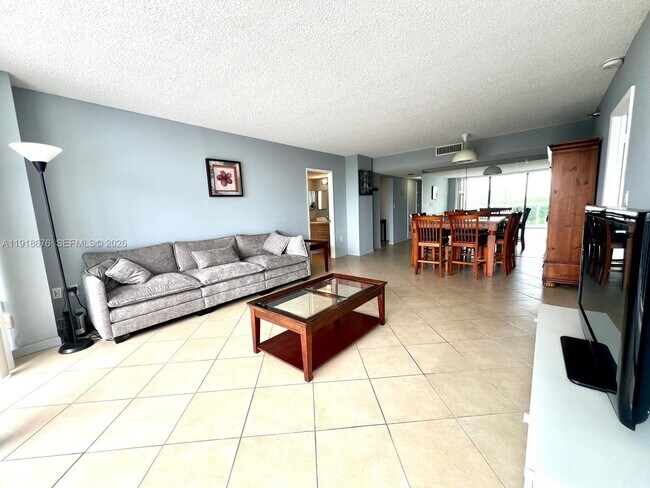 Building Photo - 20515 E Country Club Dr