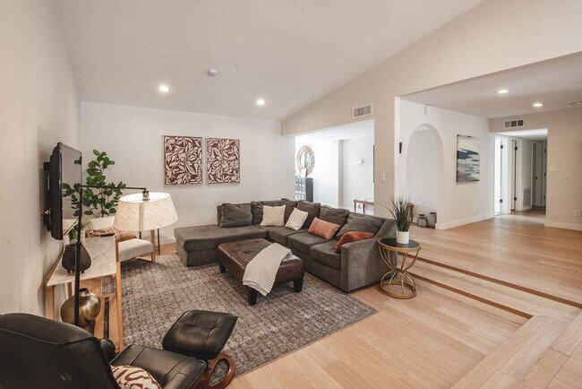 Building Photo - 12202 N 60th St