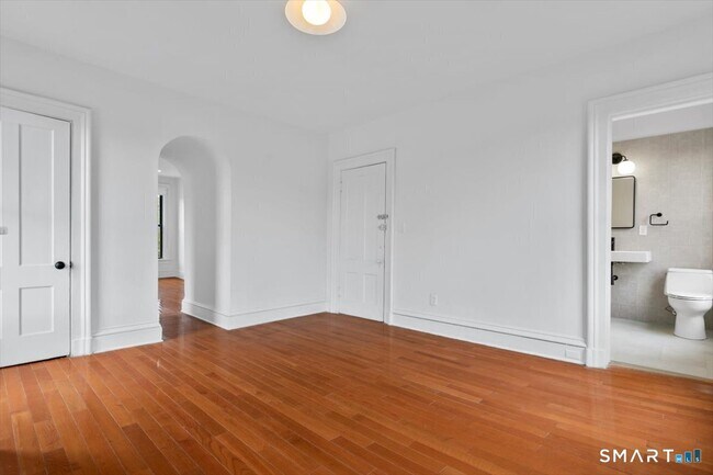 Building Photo - 48 Trumbull St
