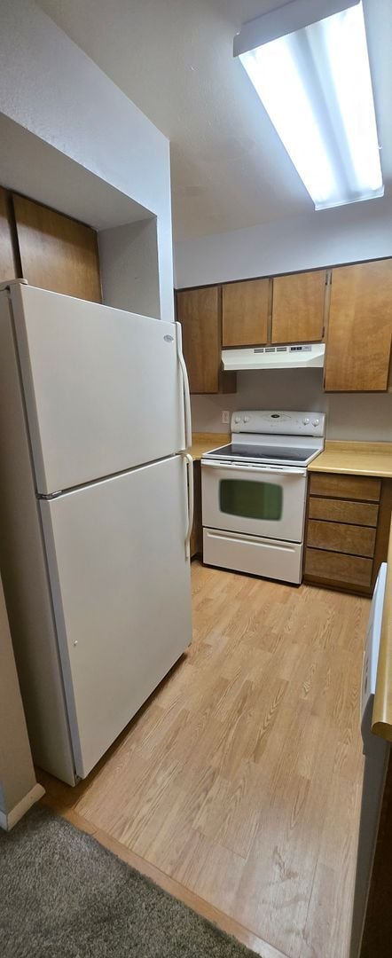 Building Photo - Charming 2-bedroom, 1-bathroom home locate...