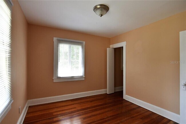 Building Photo - 516 Daniels Ave