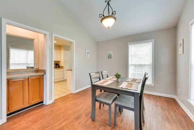 Building Photo - Heart of Baton Rouge-Spacious 2-bedroom,2-...
