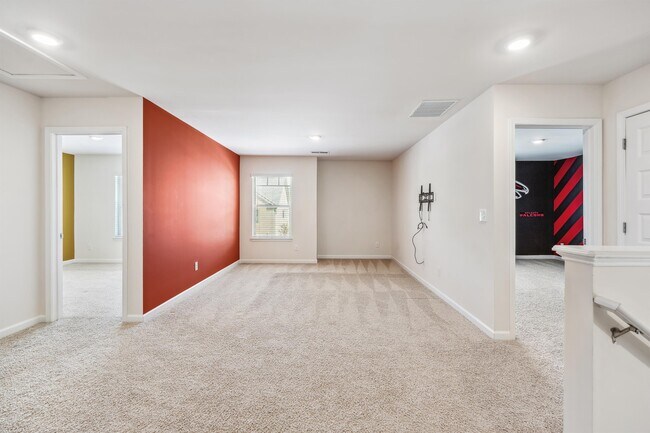 Building Photo - 3092 Hawthorn Farm Blvd