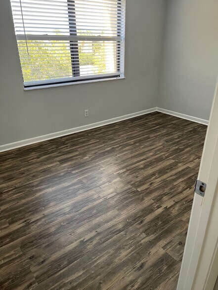 3rd Room for Office or Extra bedroom - 3930 SW Greenwood Way