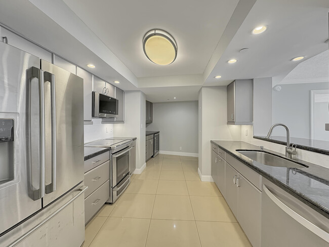 Building Photo - 3000 N Ocean Dr