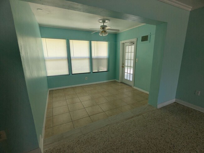 Building Photo - 1521 Normandy Way