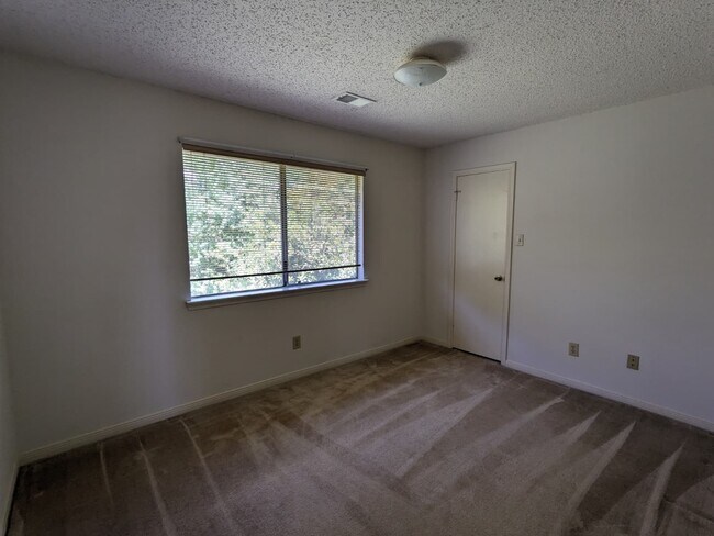 Building Photo - 4715 Sunshine Dr