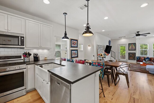 Building Photo - 2713 Halcyon Dr