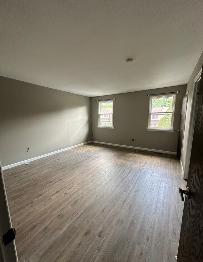 Master bedroom - 887 Williams Pl