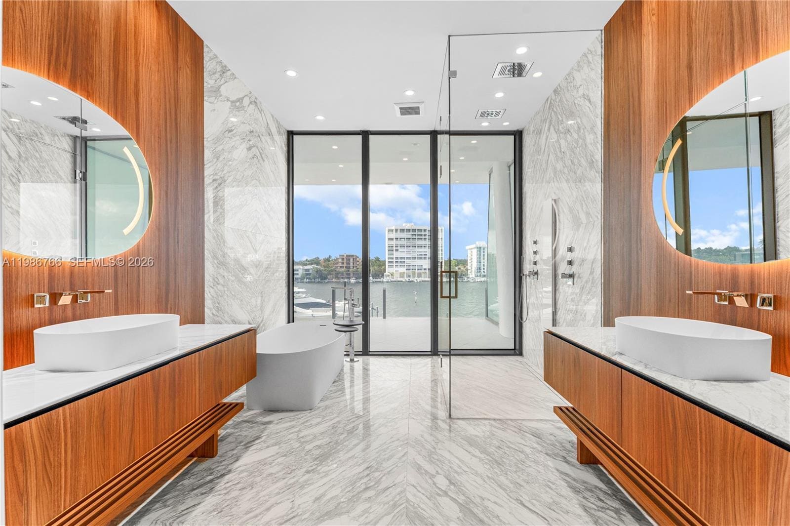 Building Photo - 5 Grove Isle Dr