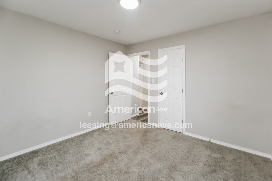 Building Photo - 2017 Miramar Blvd