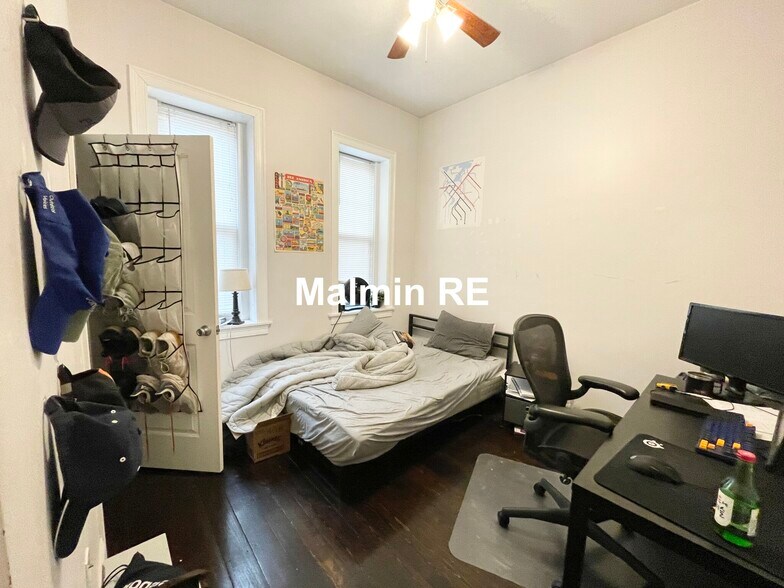 Building Photo - 998 Tremont St