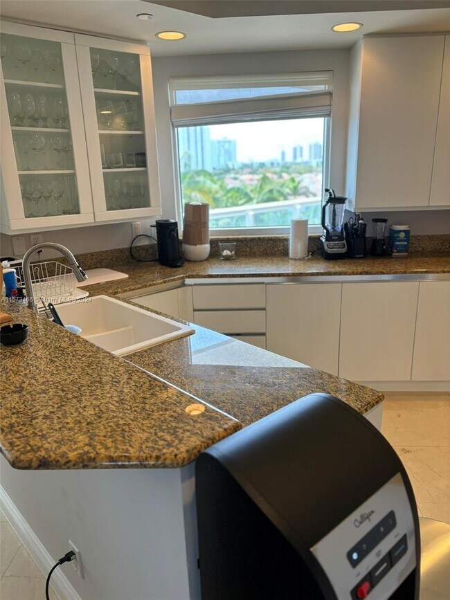 Building Photo - 21050 Point Pl