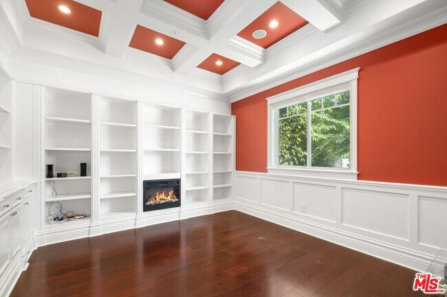 Building Photo - 453 S Bentley Ave