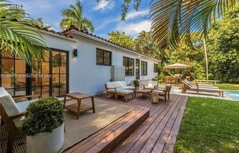 Building Photo - 114 NE 103rd St