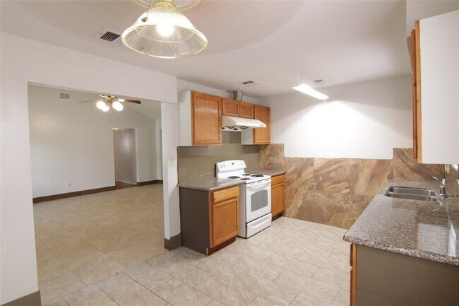 Building Photo - 8826 Stroud Dr