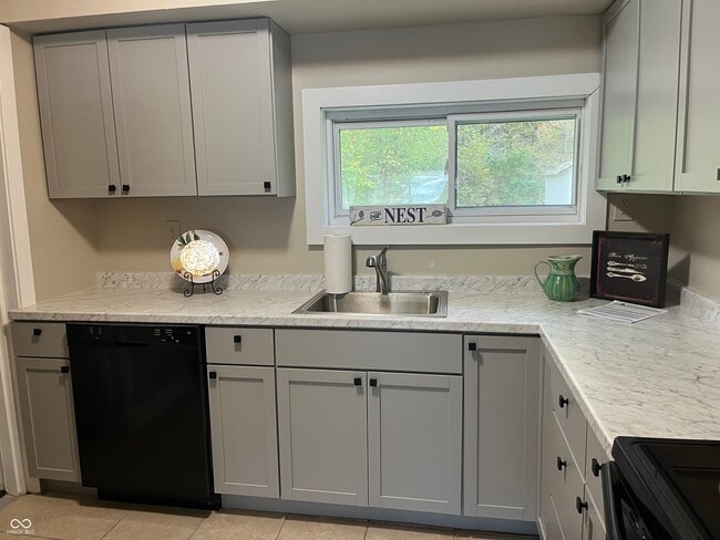 Building Photo - 15495 Martha St