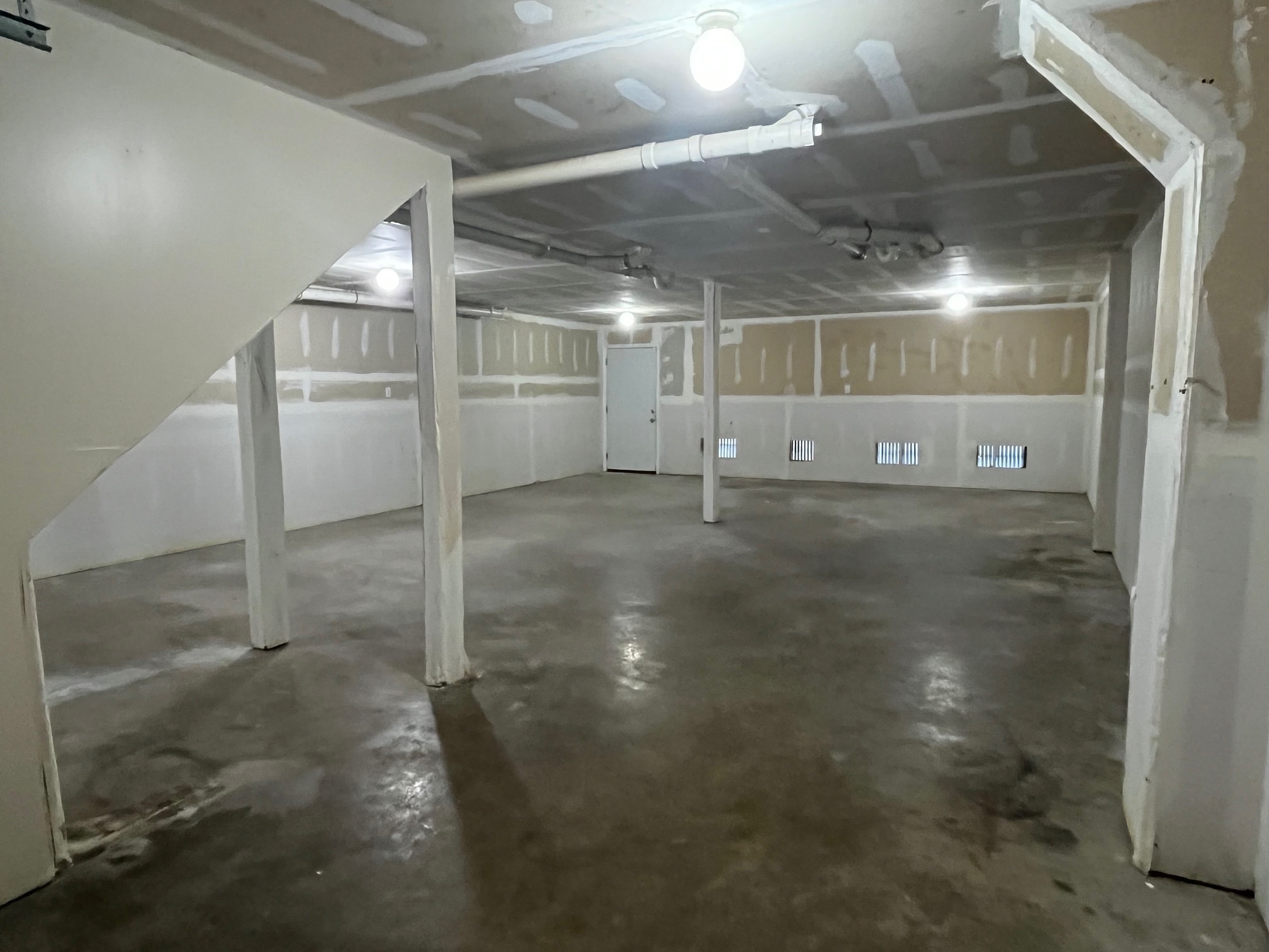 1000 sq ft garage - 262 Bella Sera Ln