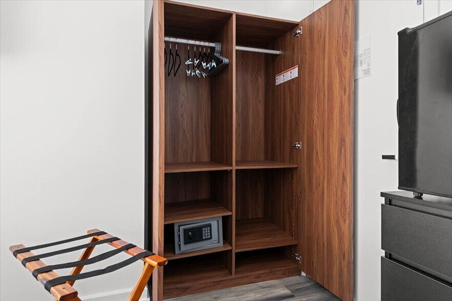 Building Photo - 1701 Alton Rd