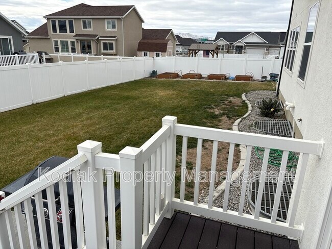 Building Photo - 1439 W Stable St