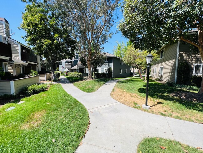 Building Photo - Beautiful 3 Bedroom Condo in Yorba Linda