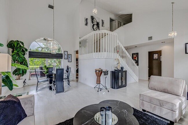 Building Photo - 18174 SE Fairview Cir