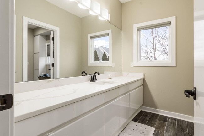 Building Photo - 4602 Sandwich Ct