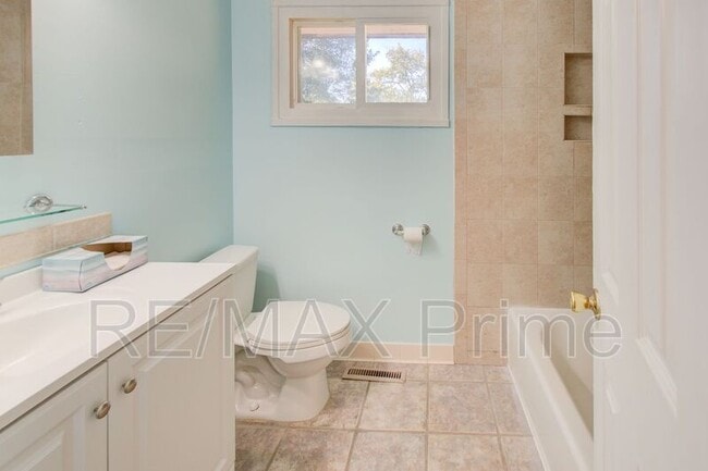 Building Photo - 321 Patrician Dr