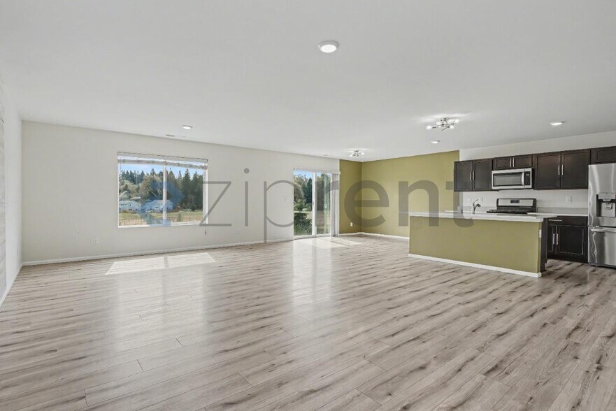 Building Photo - 9168 Candytuft Ln SE