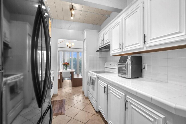 Building Photo - 740 E Coco Plum Cir
