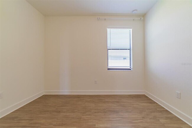 Building Photo - 570 Sanctuary Blvd