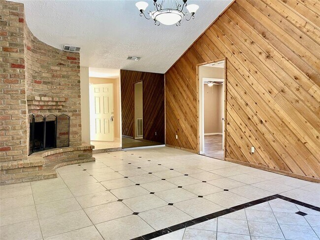Building Photo - 22615 Indian Knoll Dr