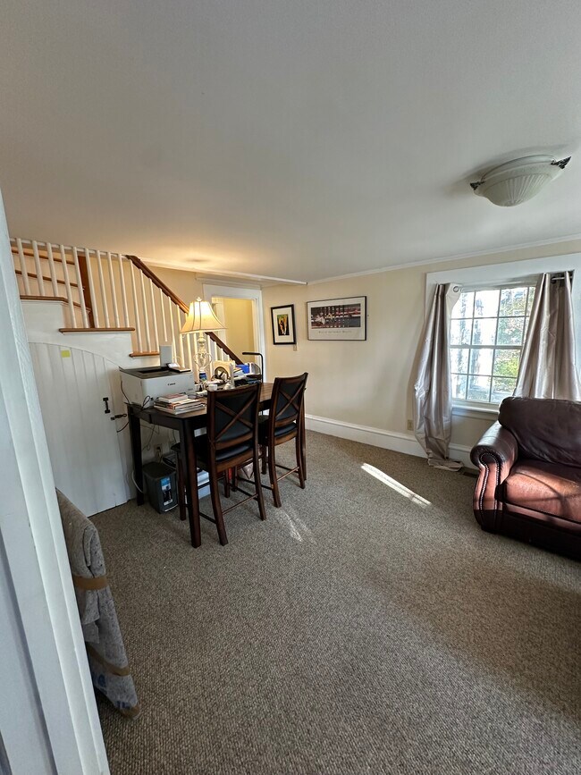 Building Photo - 2 Oxford St