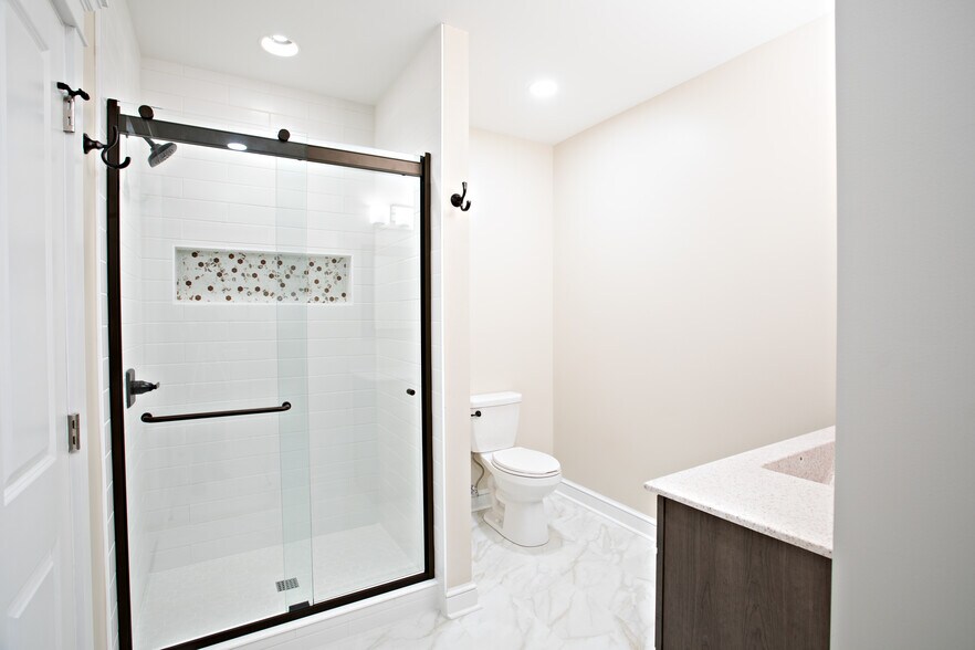 Building Photo - 100 W Main St