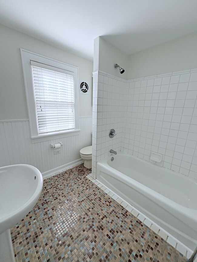 Building Photo - Charming 2 beds 1 baths in Columbus!