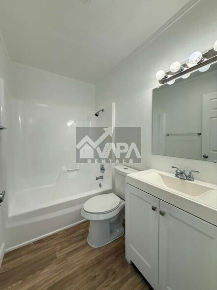Building Photo - 7210 Glen Cross Dr