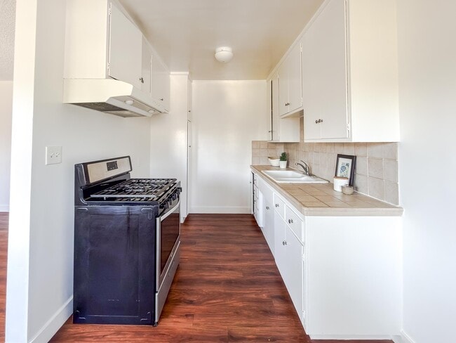 Building Photo - 2540 3rd Ave