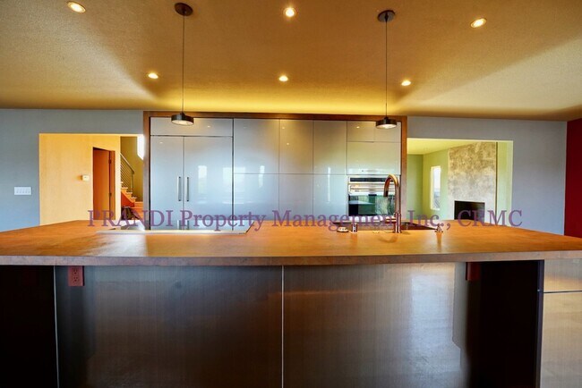 Building Photo - Sleek, Expansive, Designer Home with Priva...