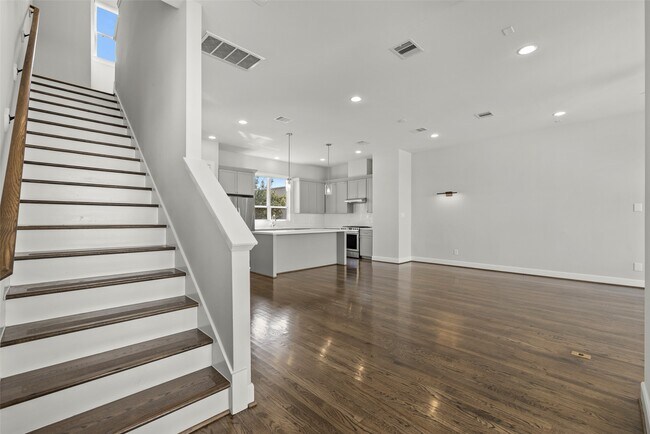 Building Photo - 6315 Timbergrove Gardens Ln