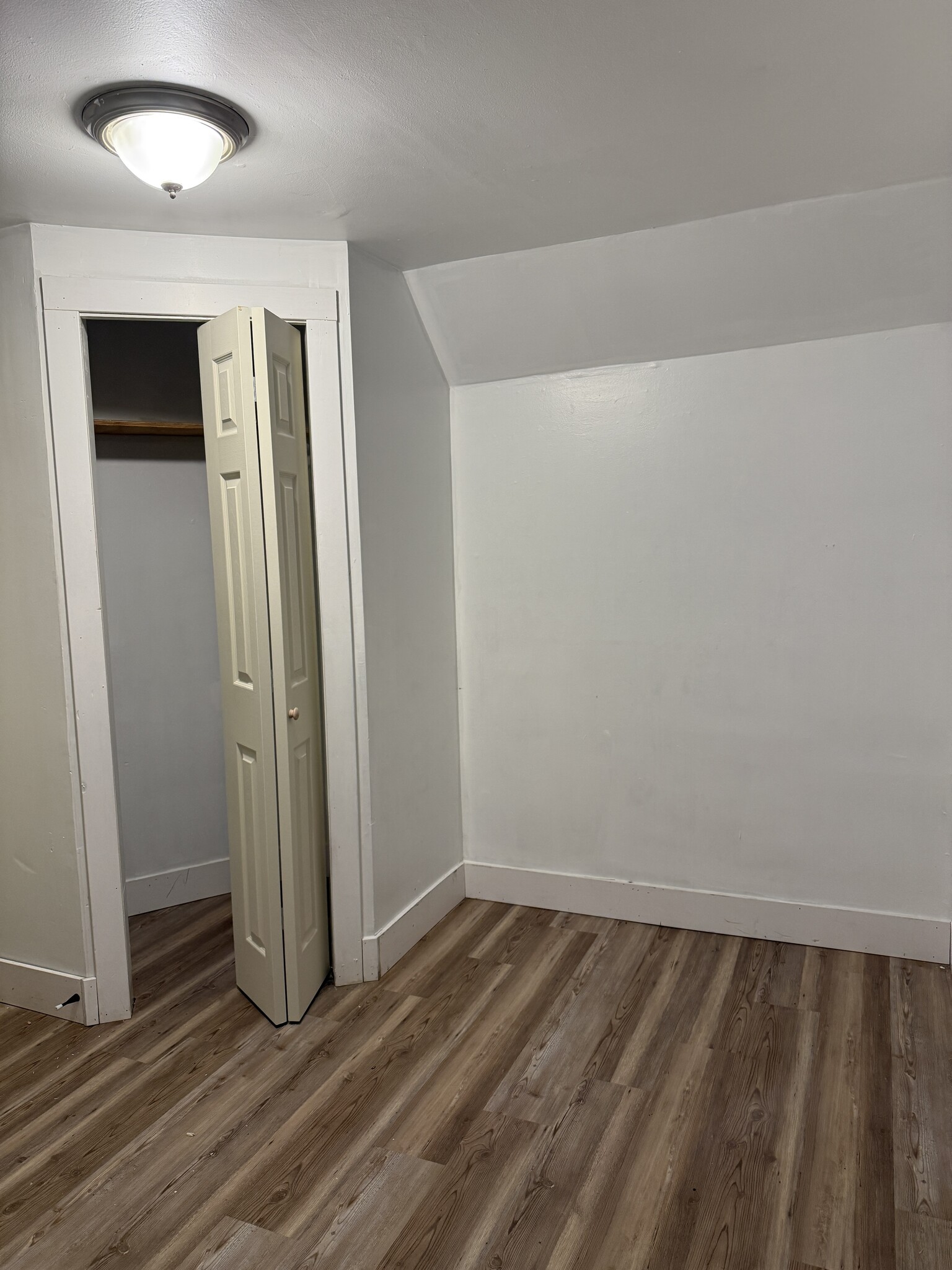 Building Photo - 103 Walnut St