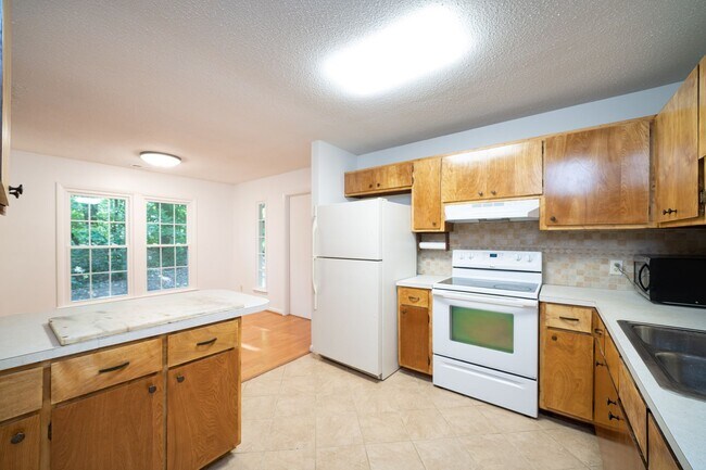Building Photo - Sweet 3-Bedroom 2-Bathroom Home Less Than ...