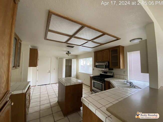 Building Photo - Charming Two Story Home