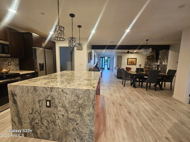 Building Photo - 2817 N 71st Pl