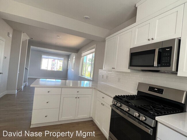 Building Photo - 4 br, 3.5 bath House - 17022 SW Lemongrass...