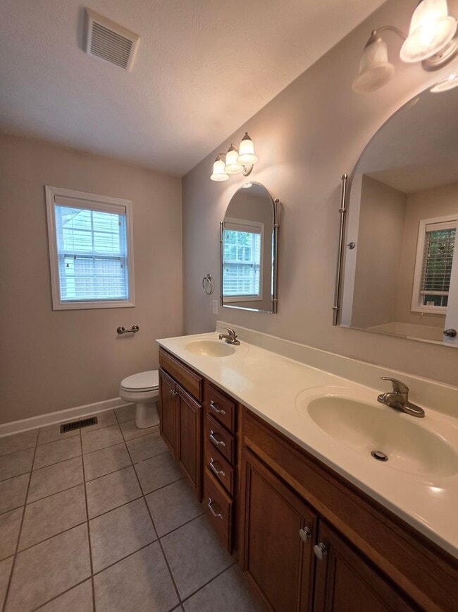 Building Photo - 205 Woodberry Pl